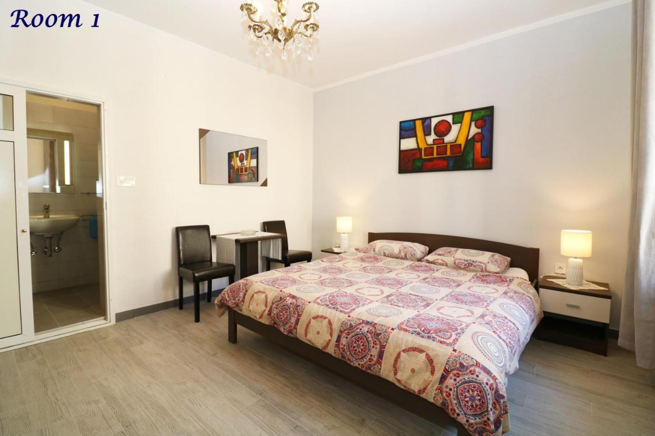 Old Town Rooms And Apartment โปเรช ภายนอก รูปภาพ