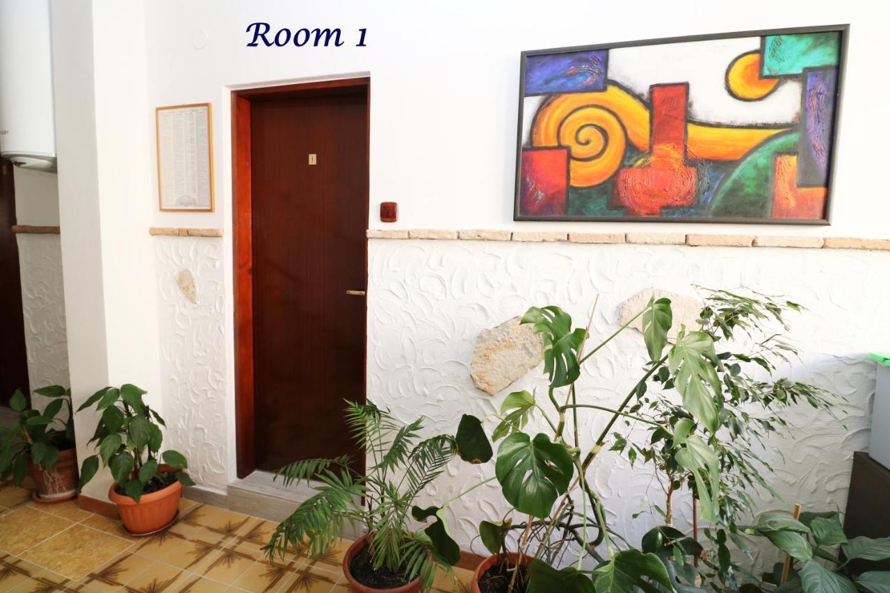 Old Town Rooms And Apartment โปเรช ภายนอก รูปภาพ