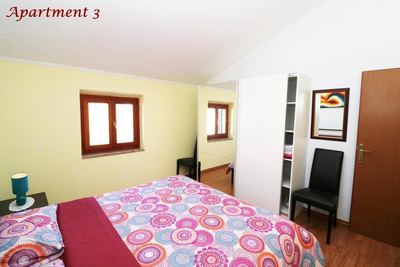 Old Town Rooms And Apartment โปเรช ภายนอก รูปภาพ