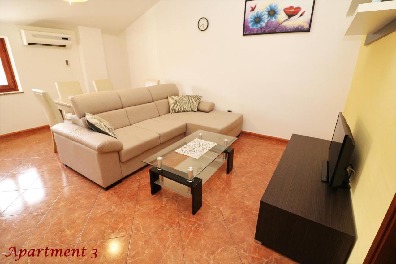 Old Town Rooms And Apartment โปเรช ภายนอก รูปภาพ