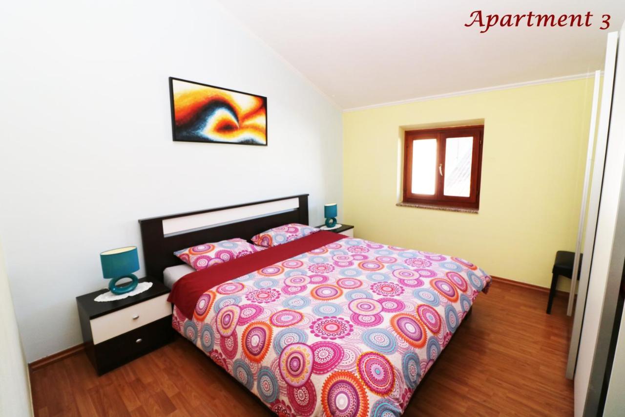 Old Town Rooms And Apartment โปเรช ภายนอก รูปภาพ