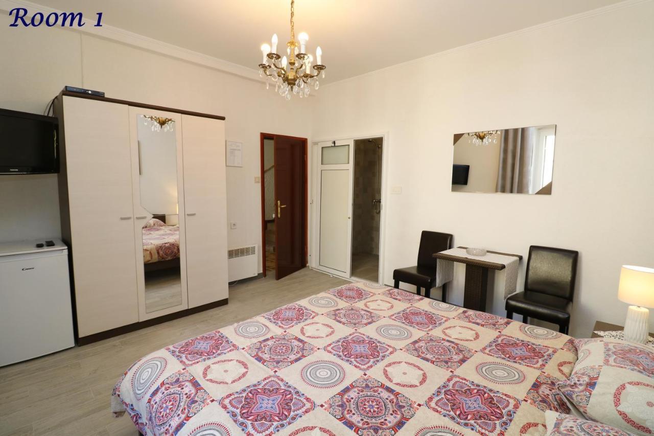 Old Town Rooms And Apartment โปเรช ภายนอก รูปภาพ